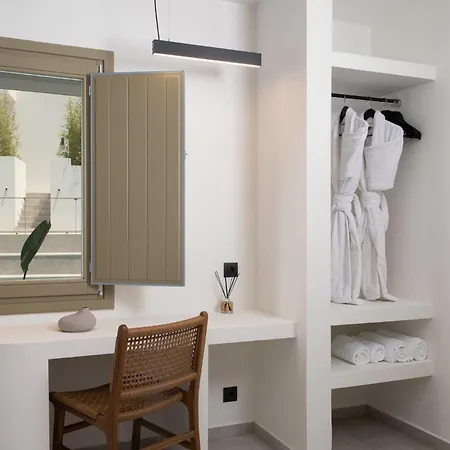 Mazee Paros מלון 3*