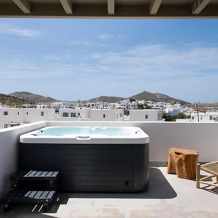 Mazee Paros מלון