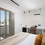 Mazee Paros Hotel