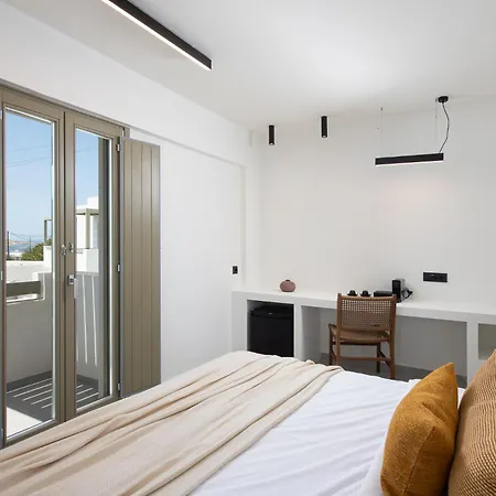 Mazee Paros Hotel